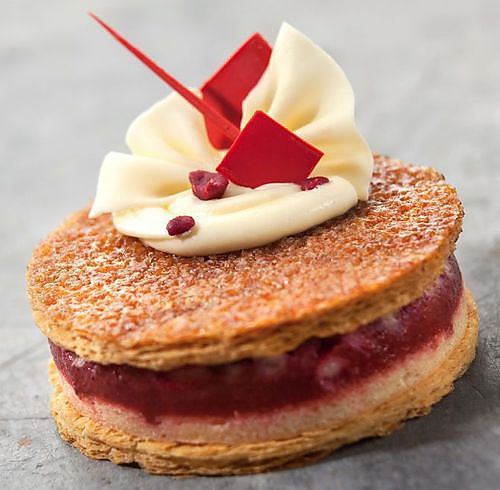 Tompouce à la fraise luxueux 