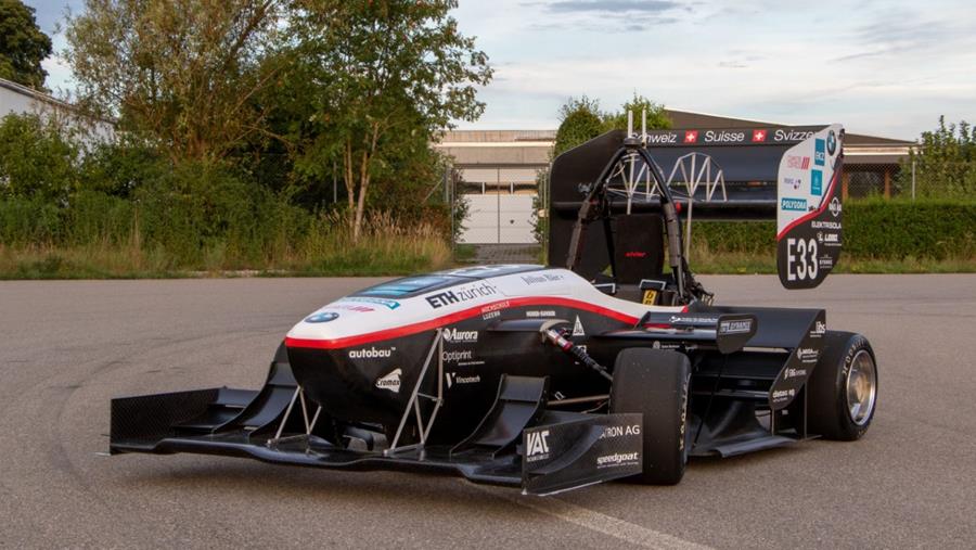 Axalta soutient les initiatives STEM par le biais de courses d'étudiants