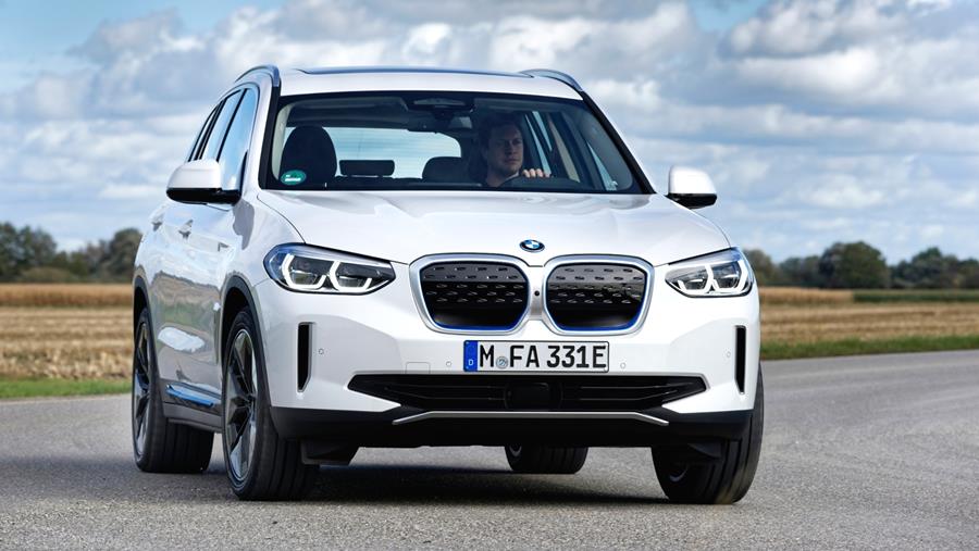 Rijtest BMW iX3