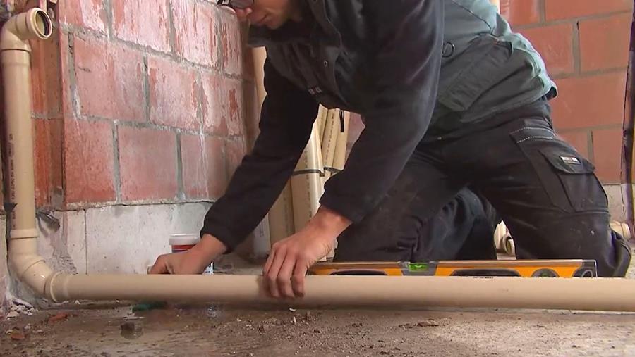 Comment raccorder les canalisations sanitaires