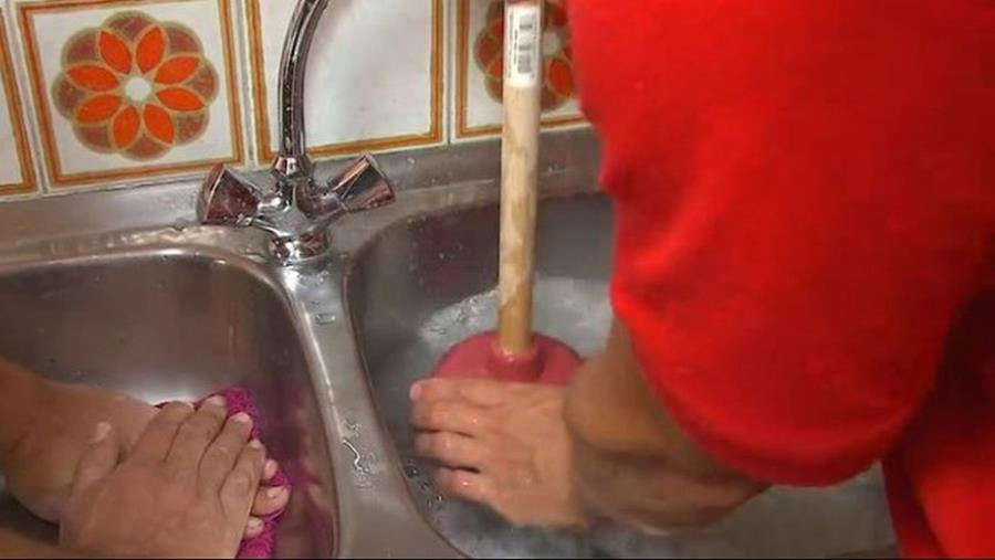 WATERKRANEN EN AFVOER ONDERHOUDEN: BENODIGDHEDEN