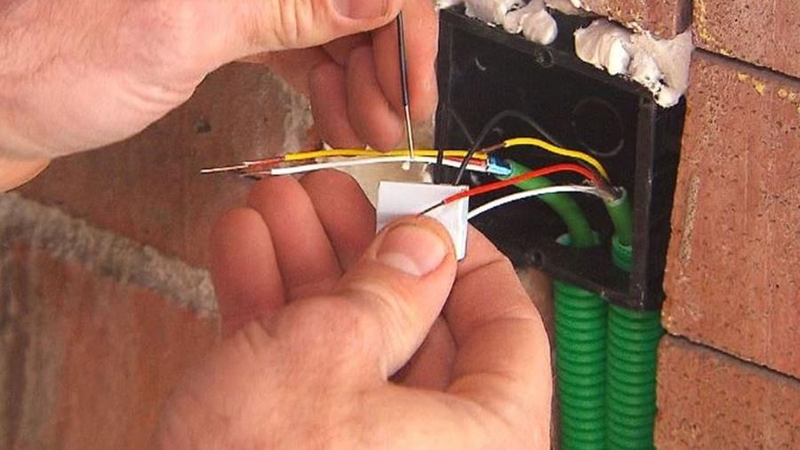 L'installation électrique du lecteur Dobbit