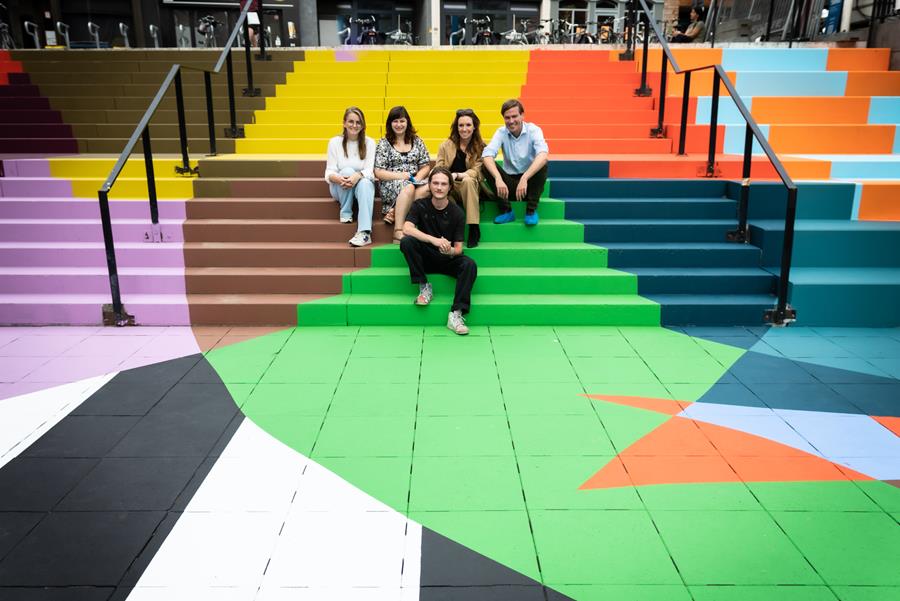 Inauguration d'un projet artistique coloré à l'Overpoortstraat