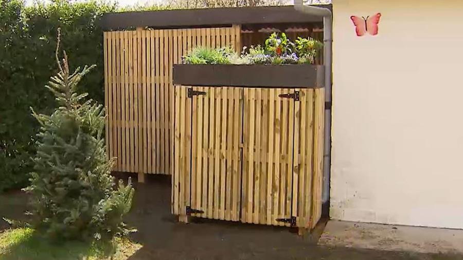 Rangement de jardin fait maison avec toit vert