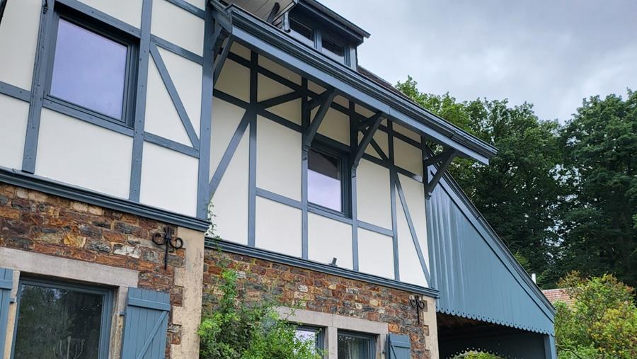 Peinture Piron rénove la façade extérieure de la ferme de Frahinfaz