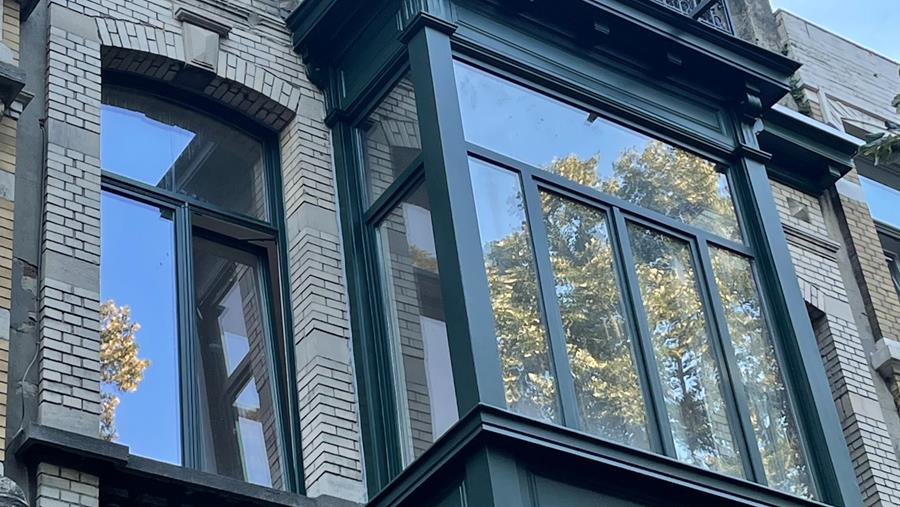 Van den Broeck I.B. voert renovatie uit aan buitengevel oud herenhuis in Berchem