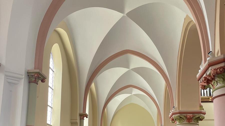 Quatre réalisations de peintre uniques dans des projets