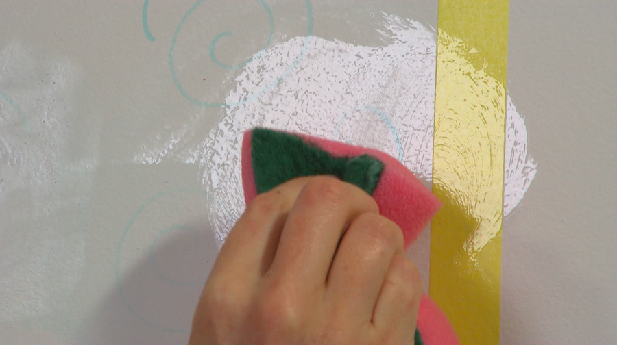 Comment enlever les taches sur les murs?