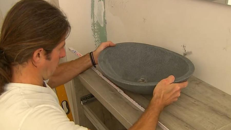 Comment installer un meuble de lavabo?