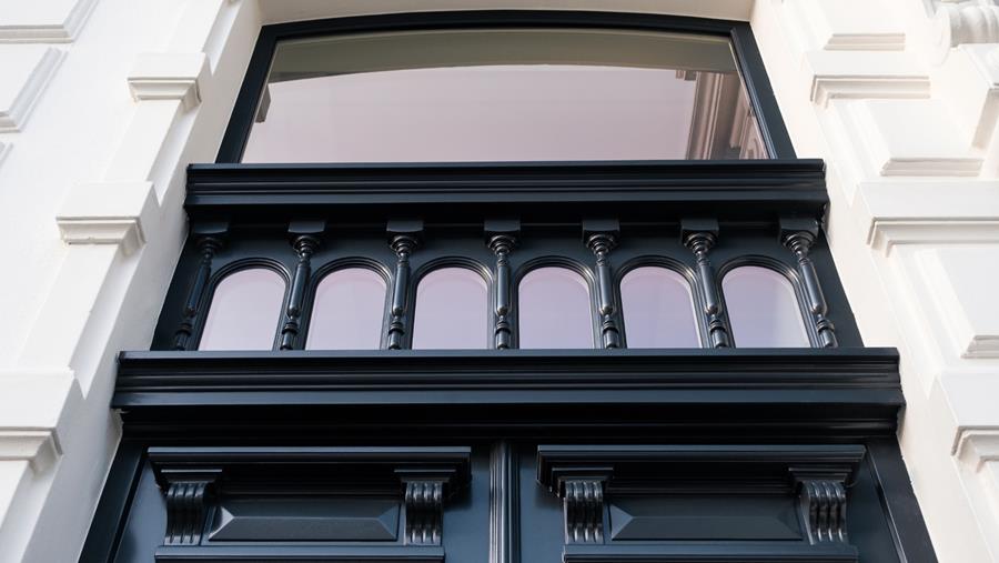 Une porte d'entrée monumentale restaurée à l'identique