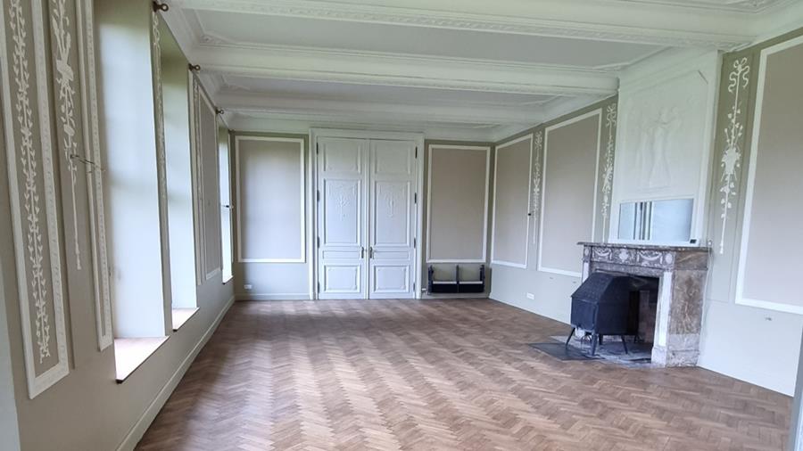 Nauwgezet werk in een kasteel