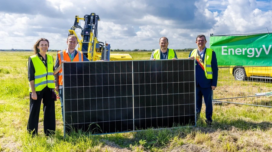 Bouw grootste zonnepark van West-Vlaanderen van start