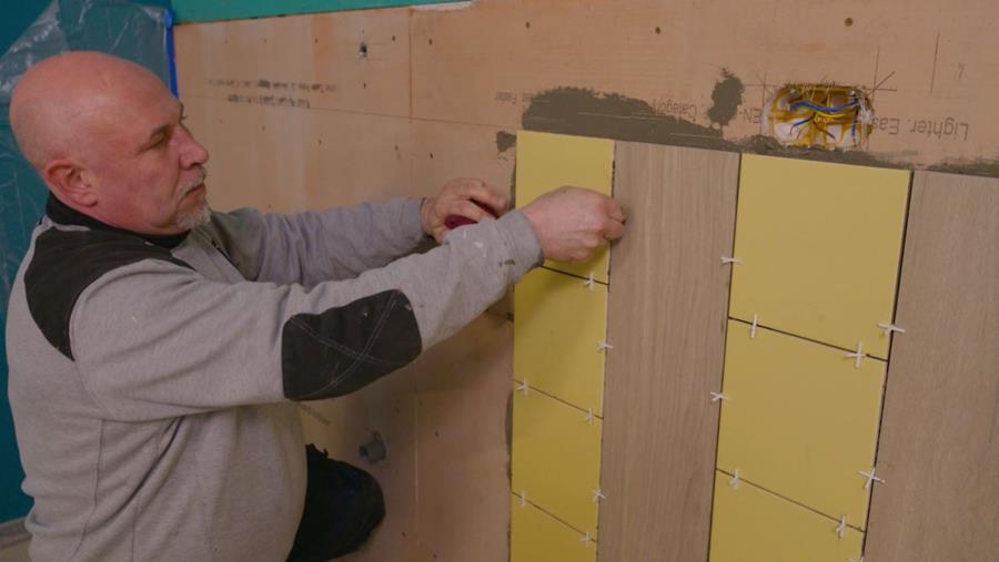 Hoe betegel je cementgebonden panelen?