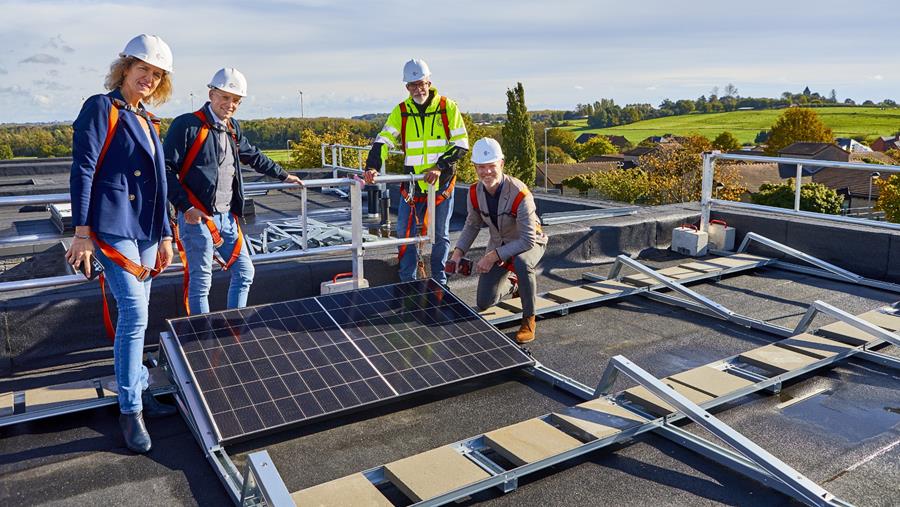 100.000ste ASTER-zonnepaneel op sociale woning