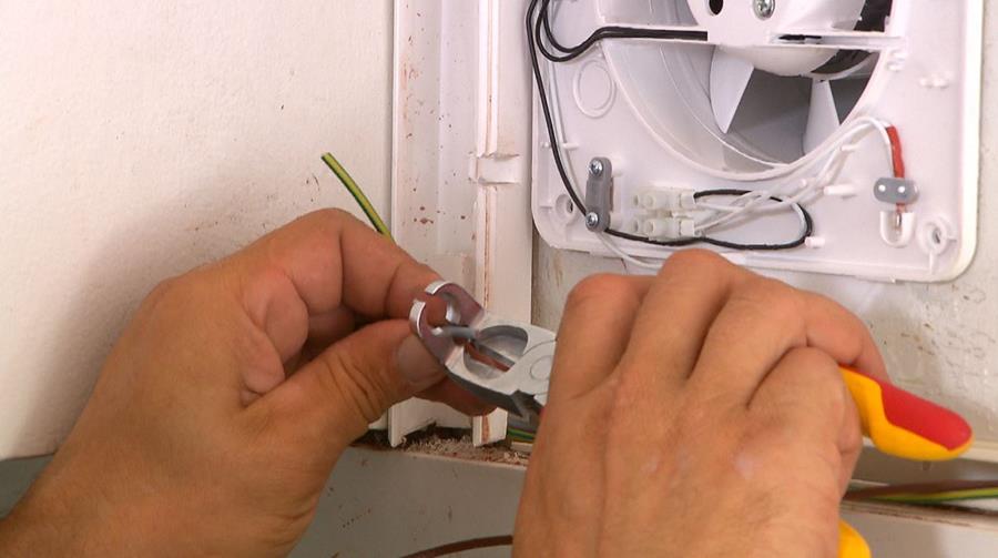 Comment installer soi-même un ventilateur de salle de bains?