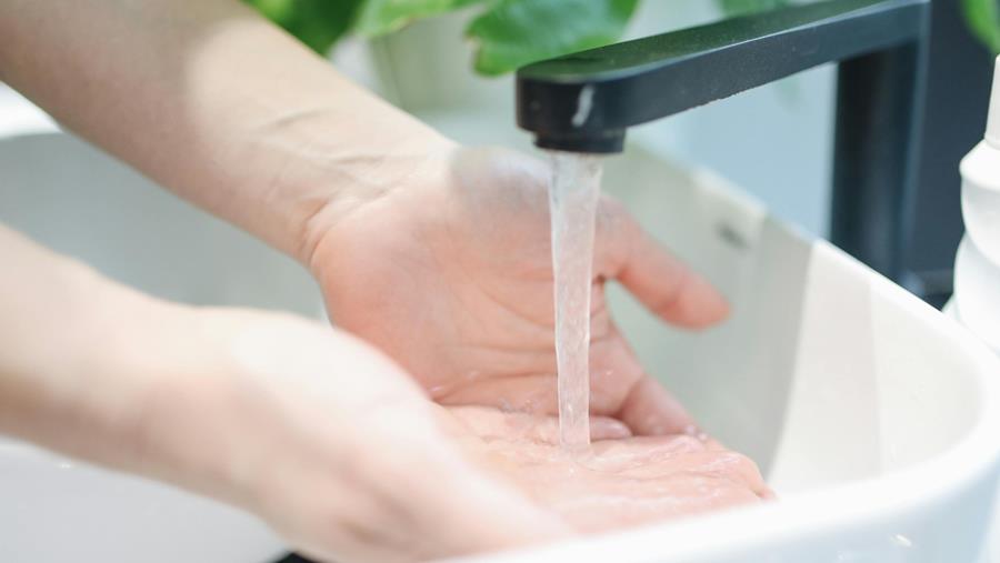 Une installation compacte pour votre adoucisseur d'eau