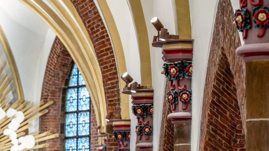 Sint-Pieterskerk herleeft dankzij goudlak en zandsteen
