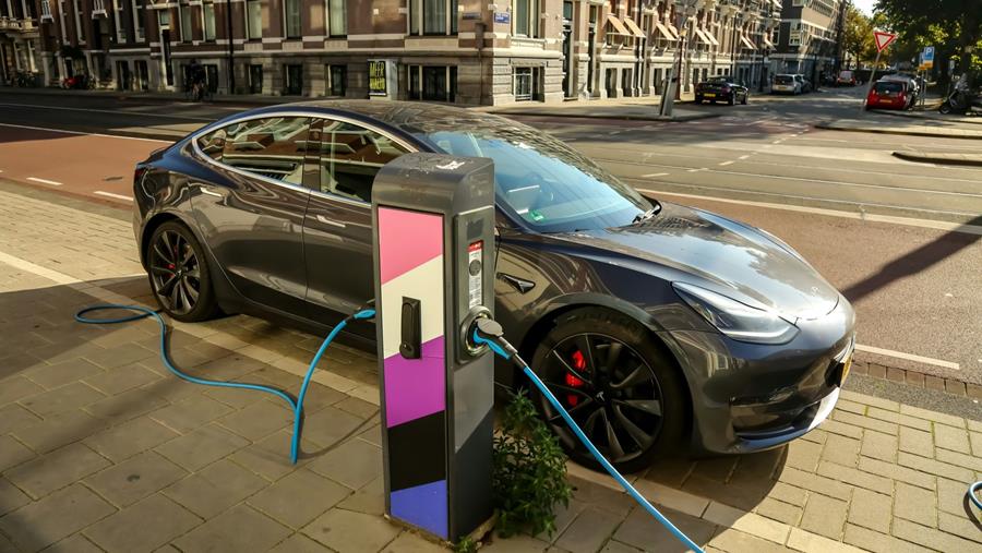Ventes de voitures électriques: diminution dans l'UE, augmentation au niveau mondial