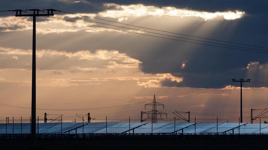 PV-verplichting voor grote afnemers uitgesteld naar 1 april 2026