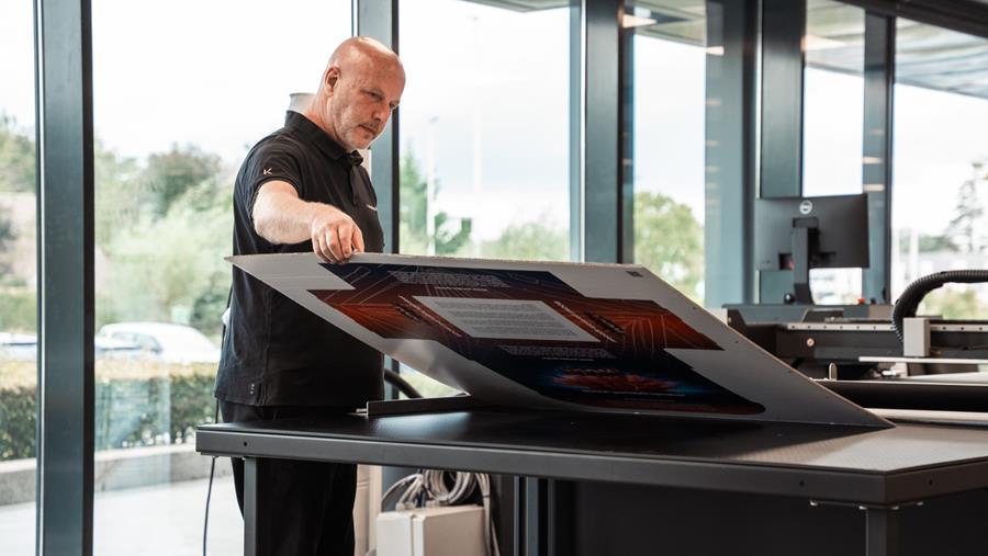 Kongsberg lance le Smart Material Handler semi-automatique