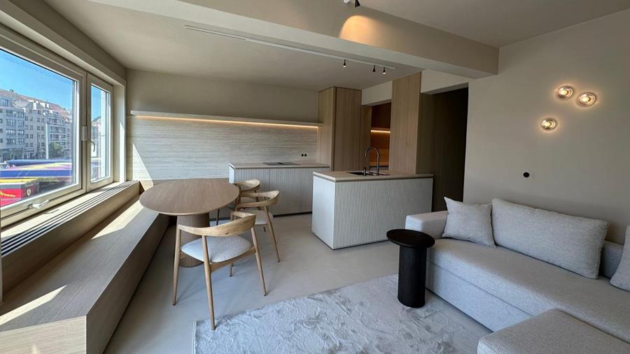 Compact wonen met eiken maatwerk tot in het detail