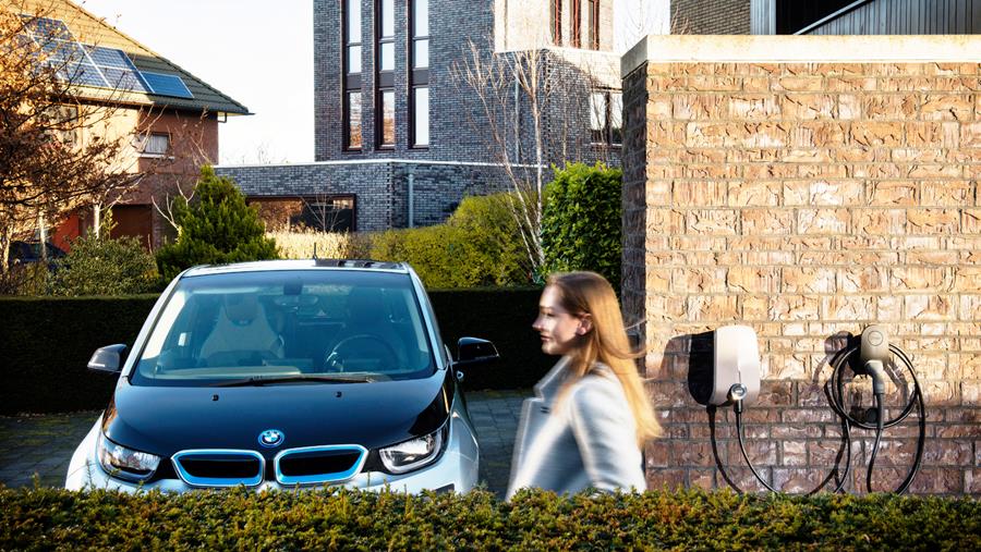 A quelle vitesse  puis-je recharger?